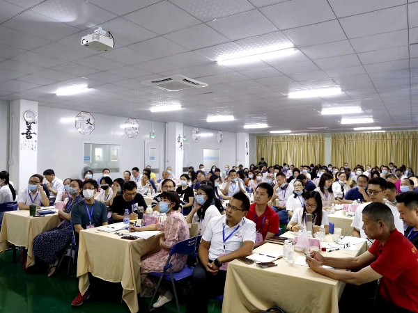 隆實(shí)想要不斷地進(jìn)步，就得活到老學(xué)到老
